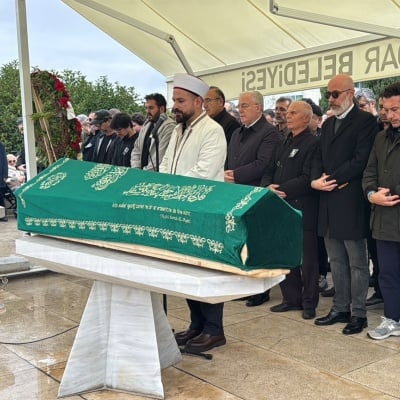Yazar Cem Akaş son yolculuğuna uğurlandı