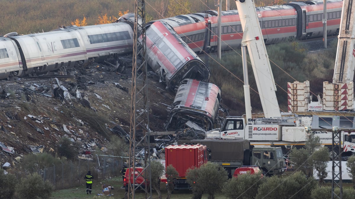 Preguntas y respuestas sobre el accidente de Urda: lo que explican y lo que no los audios entre los maquinistas y el centro de control | España