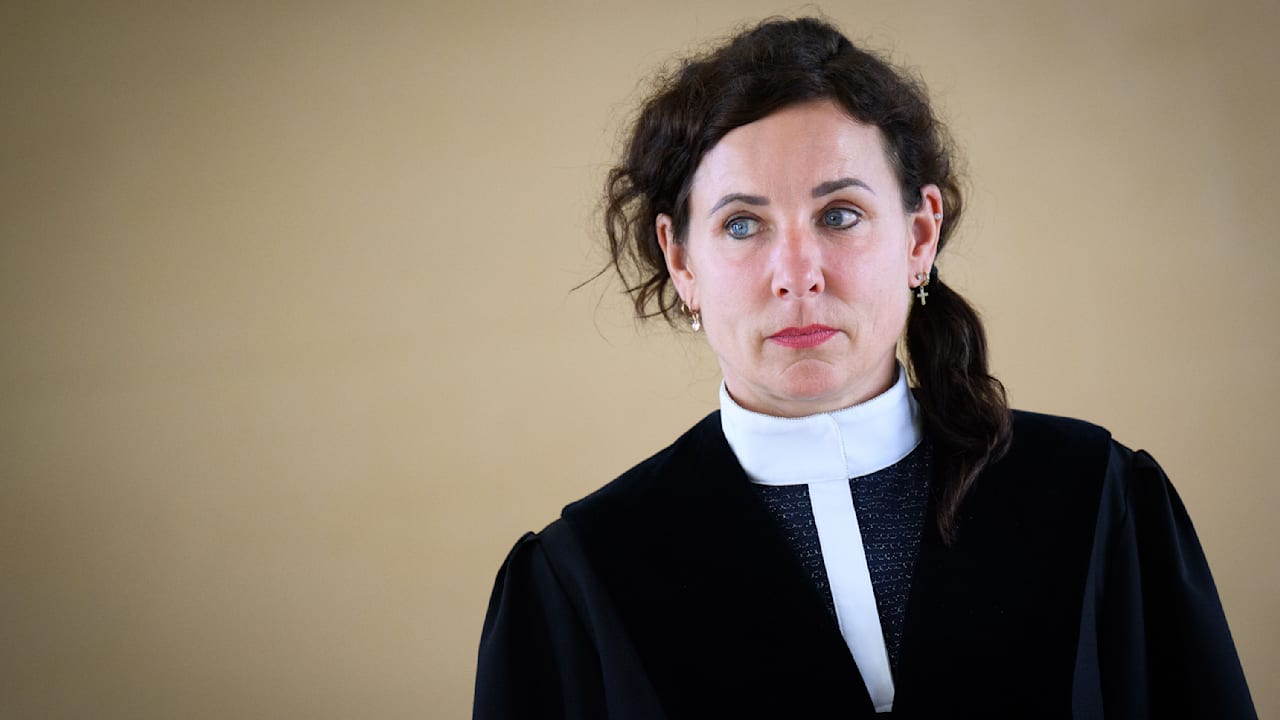 Juli Zeh beendet vorzeitig Amt als Verfassungsrichterin | Politik