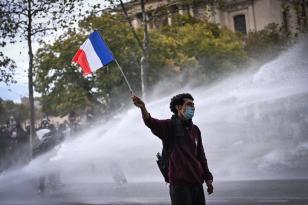 La rabia de los estudiantes, los agricultores y los funcionarios confluye en una gran protesta en toda Francia | Internacional