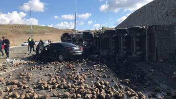 Ağrı'da feci kaza! Tırla çarpışan otomobilden sağ çıkan olmadı: 4 ölü