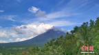 菲律宾马荣火山排放火山灰 灰柱高约400米-中新网