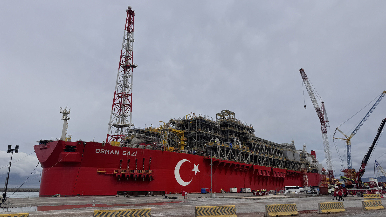 Osman Gazi yüzer platformu Sakarya Gaz Sahası’na uğurlandı