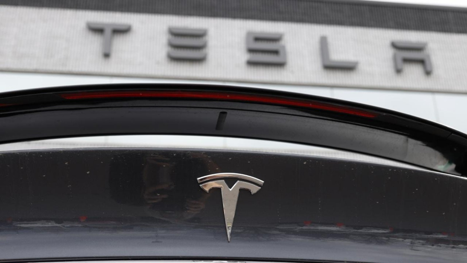 Tesla’nın net karı üçüncü çeyrekte azaldı